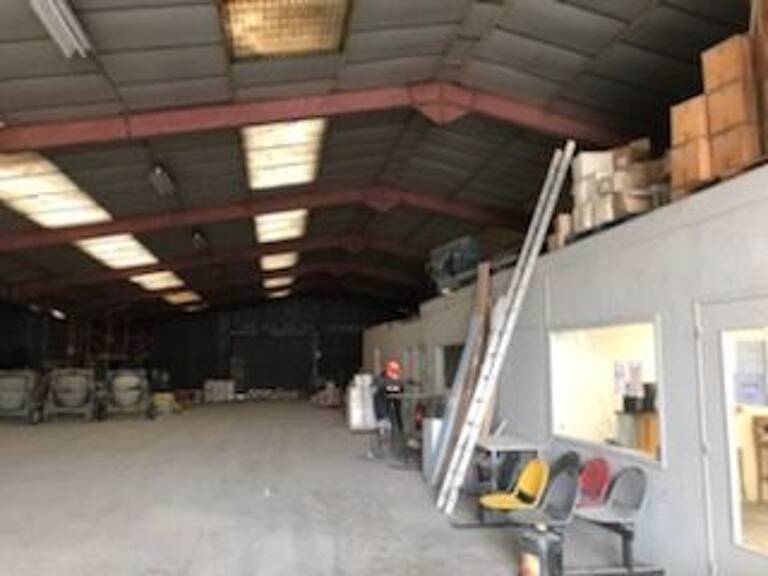Local commercial Entrepot — photo 1