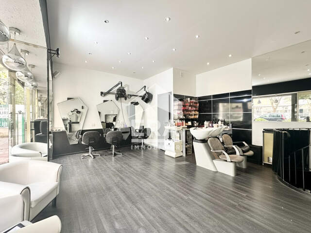 Fonds de commerce coiffure à vendre à Marseille 13005 — photo du bien