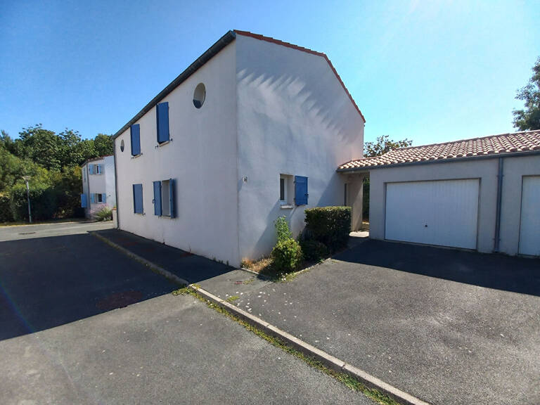 Charmante villa 4 pièces avec garage, terrasse et jardin au coeur d'une résidence avec piscine — photo 1