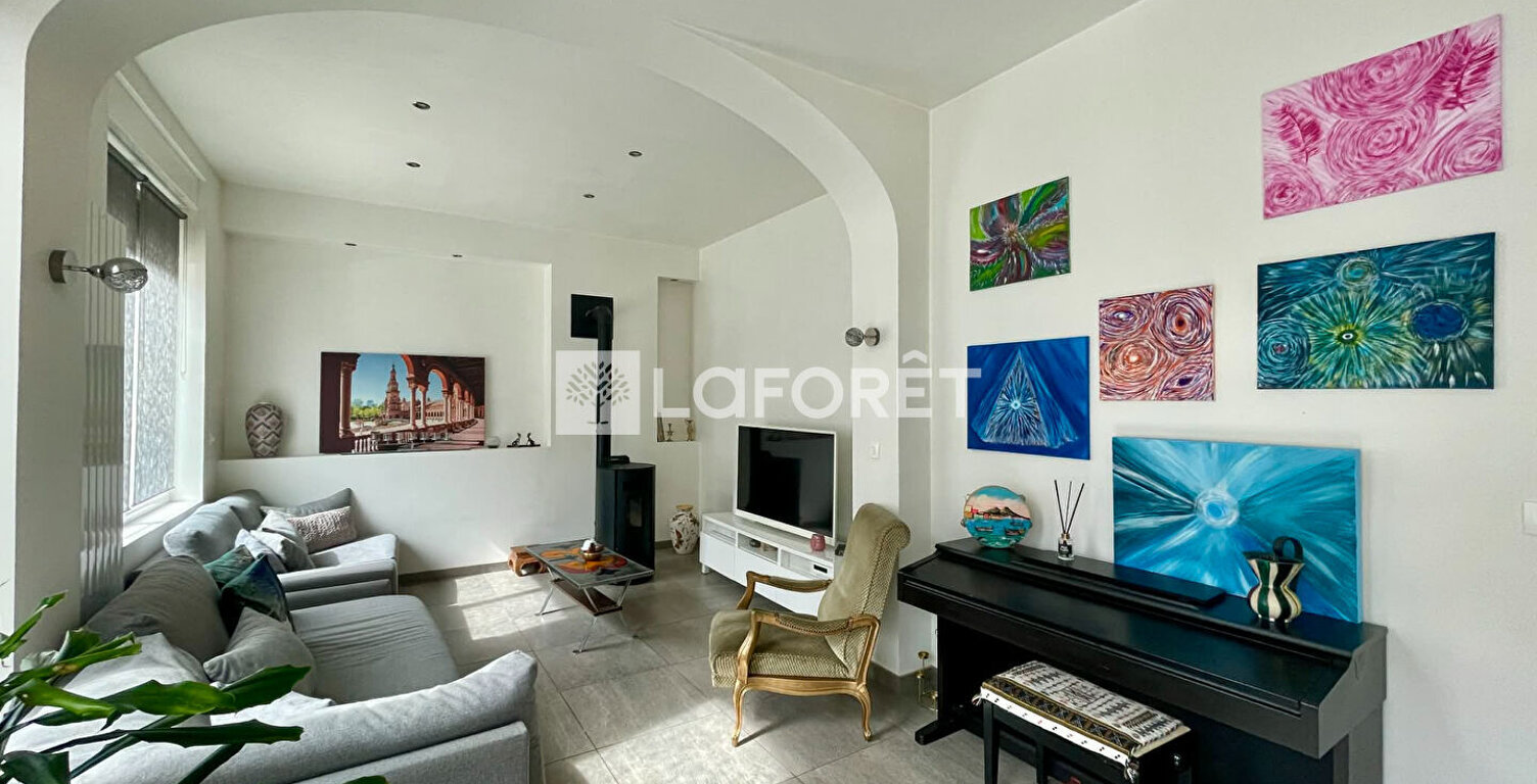 Maison de caractère avec 5 chambres, jardin et deux garages - Rare à la vente — photo 1