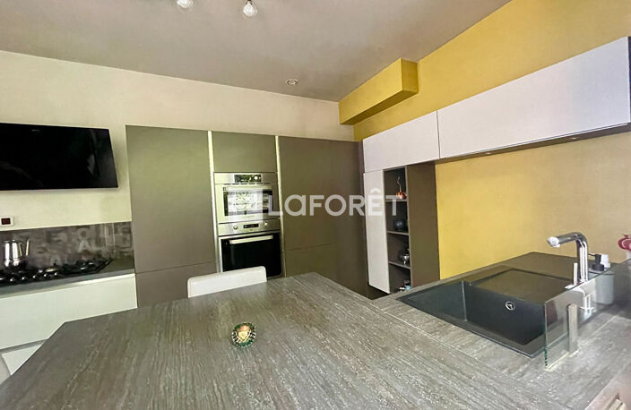 Maison de caractère avec 5 chambres, jardin et deux garages - Rare à la vente — photo 5