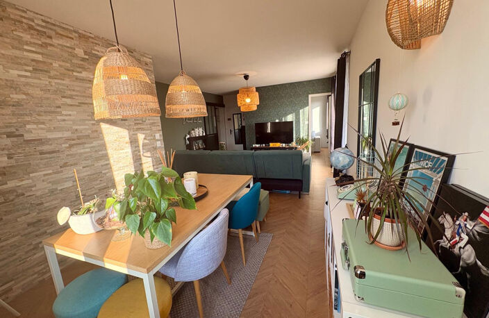 T3 de 61 m2 entièrement rénové   Dernier étage avec vue déga — photo 4