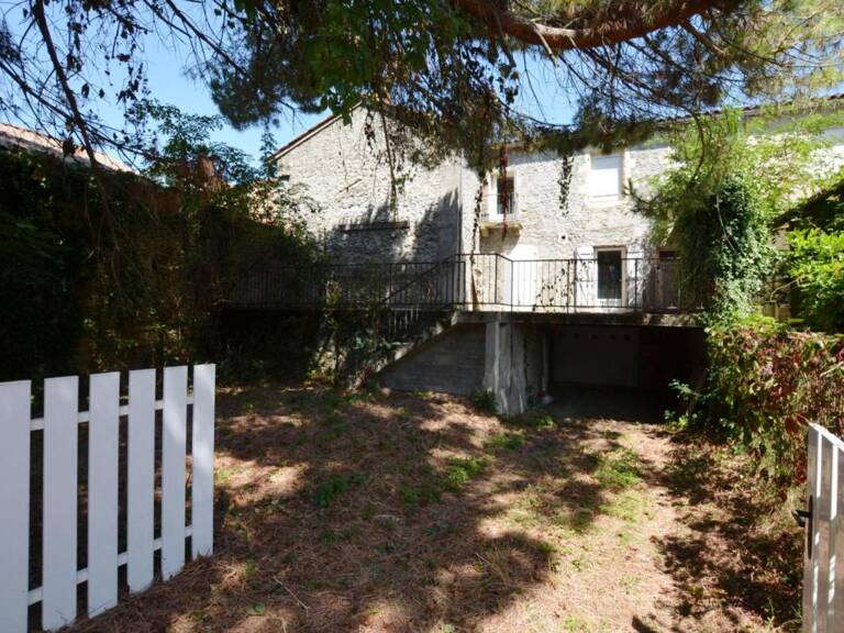A vendre, Castéra-Verduzan (Gers): Maison de village proche des commodités et d'une école avec 3 chambres, garage, abri voiture, terrasse et jardin — photo 1