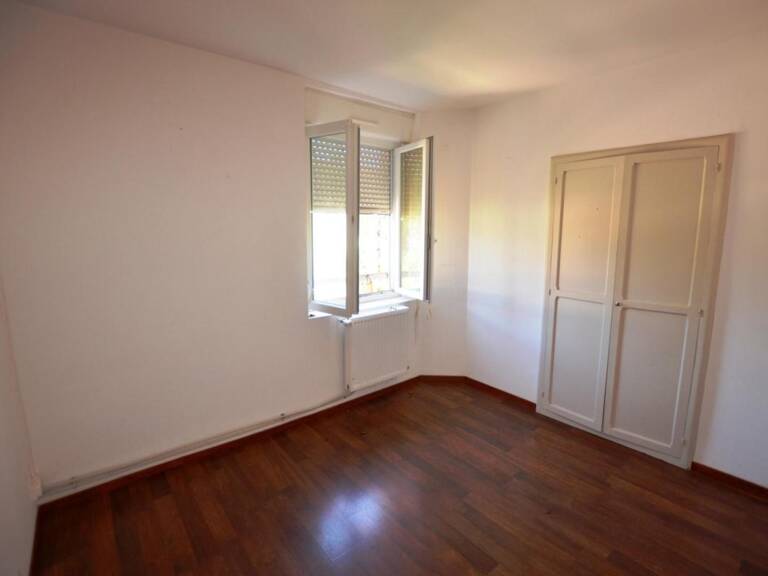 A vendre, Castéra-Verduzan (Gers): Maison de village proche des commodités et d'une école avec 3 chambres, garage, abri voiture, terrasse et jardin — photo 1