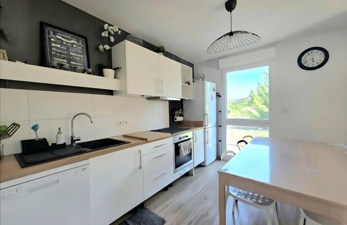Appartement À Vendre Beau T3 de 65m² - Grande Terrasse - 2 caves - Secteur   Mazargues / La Jarre 13009 Marseille — photo 2