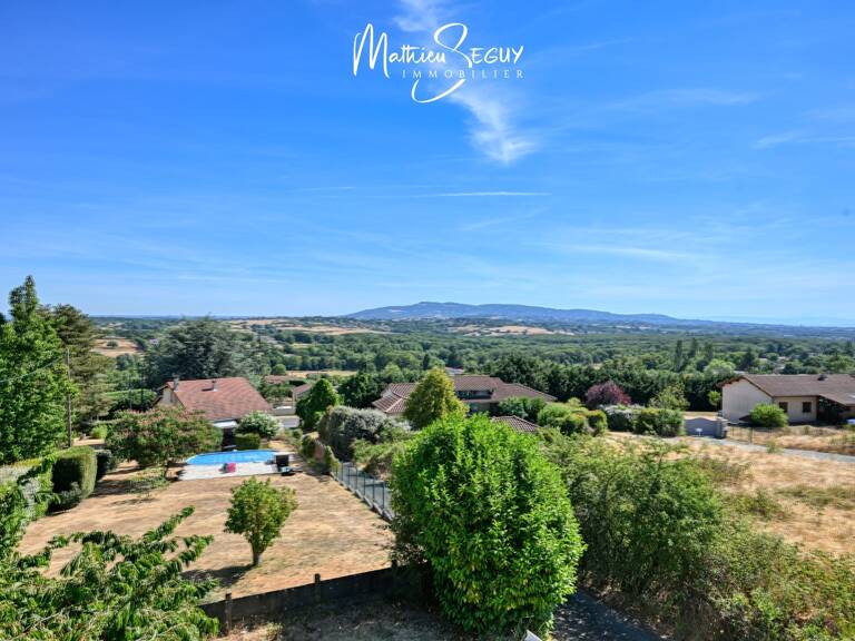 LENTILLY - Petite maison sur grand terrain avec vue — photo 1