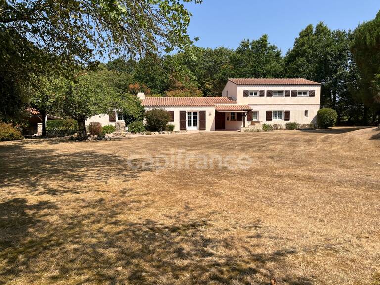 Propriété de caractère – env. 260 m² habitables – Parc paysager de 6 218 m² – Piscine – Dépendances — photo 1
