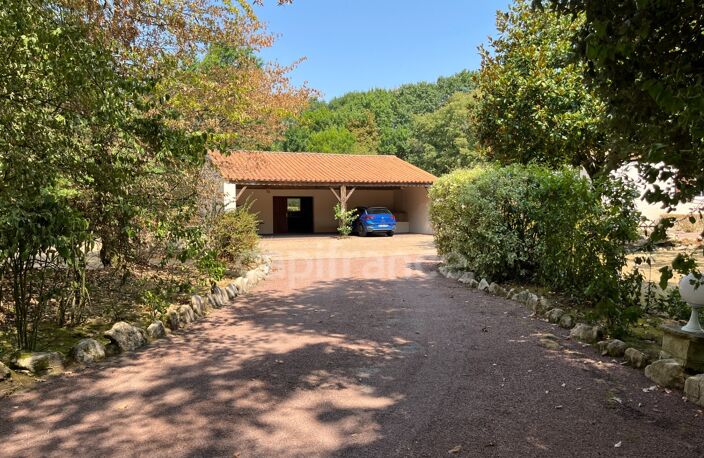 Propriété de caractère – env. 260 m² habitables – Parc paysager de 6 218 m² – Piscine – Dépendances — photo 3