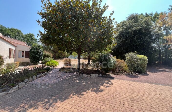 Propriété de caractère – env. 260 m² habitables – Parc paysager de 6 218 m² – Piscine – Dépendances — photo 4
