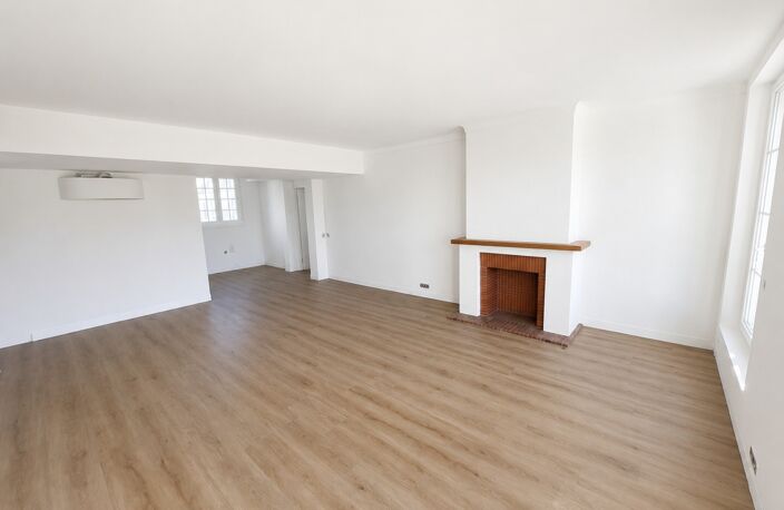 ROYAN COEUR DE VILLE – APPARTEMENT T4 ENTIÈREMENT RÉNOVÉ — photo 2
