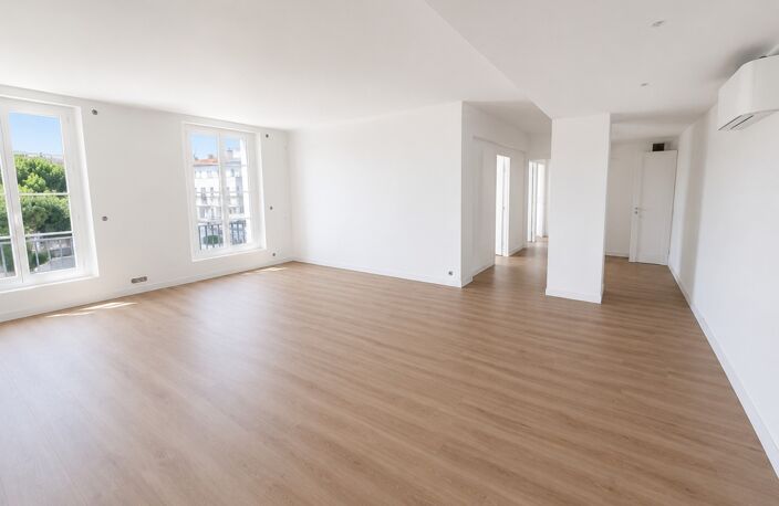 ROYAN COEUR DE VILLE – APPARTEMENT T4 ENTIÈREMENT RÉNOVÉ — photo 3