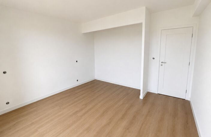 ROYAN COEUR DE VILLE – APPARTEMENT T4 ENTIÈREMENT RÉNOVÉ — photo 4