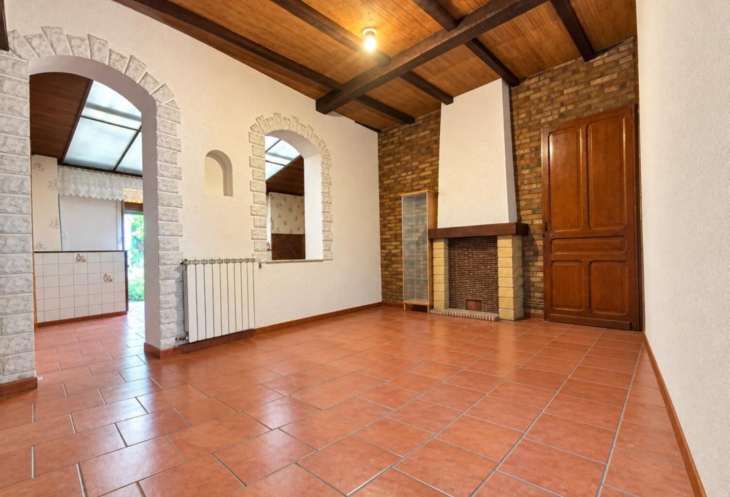 MAISON PROCHE CENTRE VILLE - 2 BELLES CHAMBRES - JARDINS - GARAGE DOUBLE PORTE - COMBLES - A RENOVER — photo 1