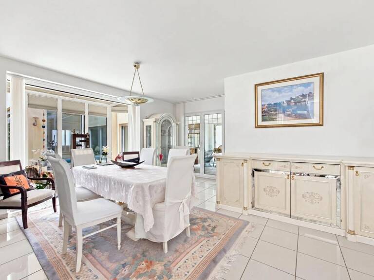 VILLA D’ARCHITECTE - 240 M² - PISCINE INTÉRIEURE - — photo 1