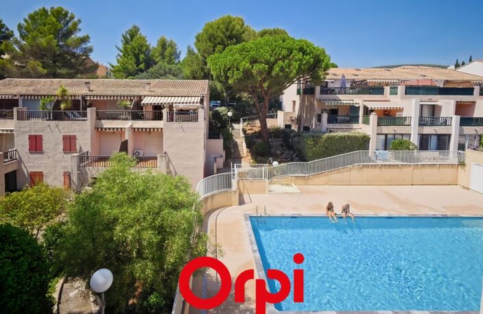 BANDOL : T1 avec coin nuit - piscine, parking, terrasse — photo 2