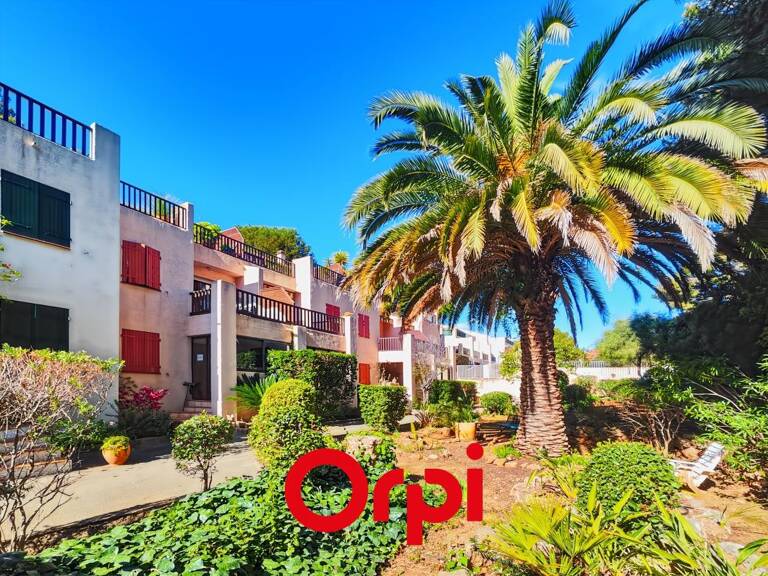 BANDOL : T1 avec coin nuit - piscine, parking, terrasse — photo 1