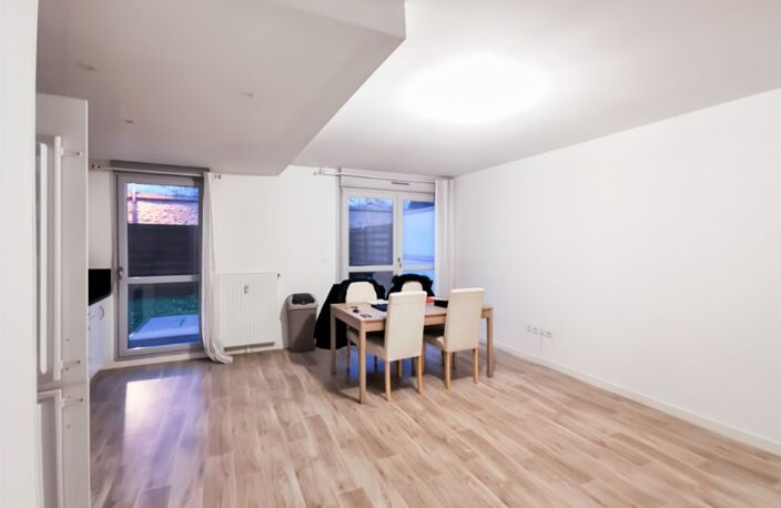 Appartement Reims 2 pièces / JARDIN TERRASSE ET STATIONNEMENT — photo 5