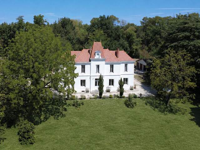 Élégant manoir avec maison d'amis, 11 hectares et vue panoramique — photo du bien