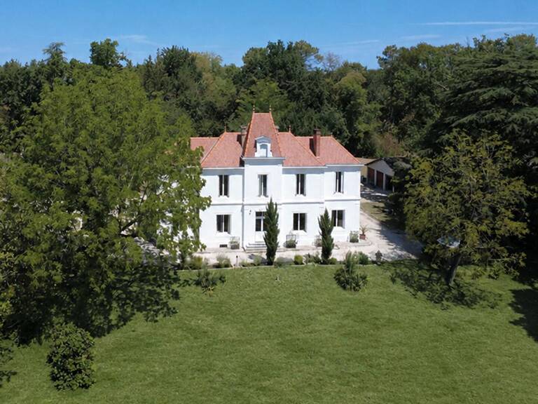 Élégant manoir avec maison d'amis, 11 hectares et vue panoramique — photo 1