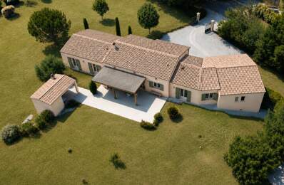 Plazac- Elégante maison, entièrement de plain-pied. Vue à couper le souffle sur la vallée! 4 chambres. Environ 1ha de terrain. autour — photo du bien