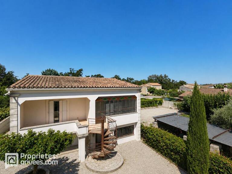 Ensemble immobilier : Maison de rapport et Terrain constructible - Potentiel locatif proche de 10% - LE PONTET — photo 1