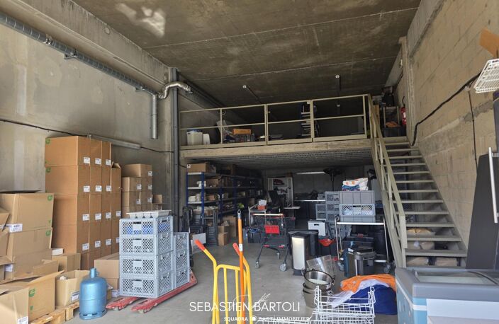 Murs commerciaux garage de 150m2 — photo 4