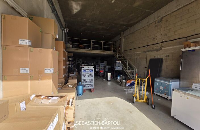 Murs commerciaux garage de 150m2 — photo 5