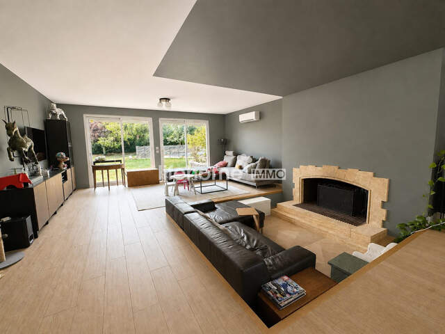 Maison familliale, piscine, garage et jardin sasn vis-à-vis — photo du bien