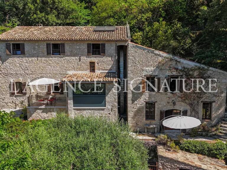 Carros - Ancien moulin à huile du XVIIIᵉ siècle — photo 1