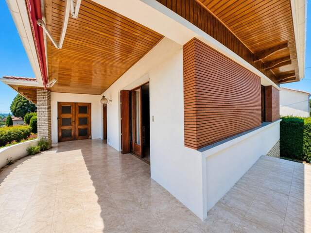 Maison familiale118m2  avec grand terrain de 3 370 m² constructible, garage de 90 m² et beau potentiel d'évolution — photo du bien