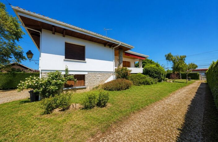 Maison familiale118m2  avec grand terrain de 3 370 m² constructible, garage de 90 m² et beau potentiel d'évolution — photo 2