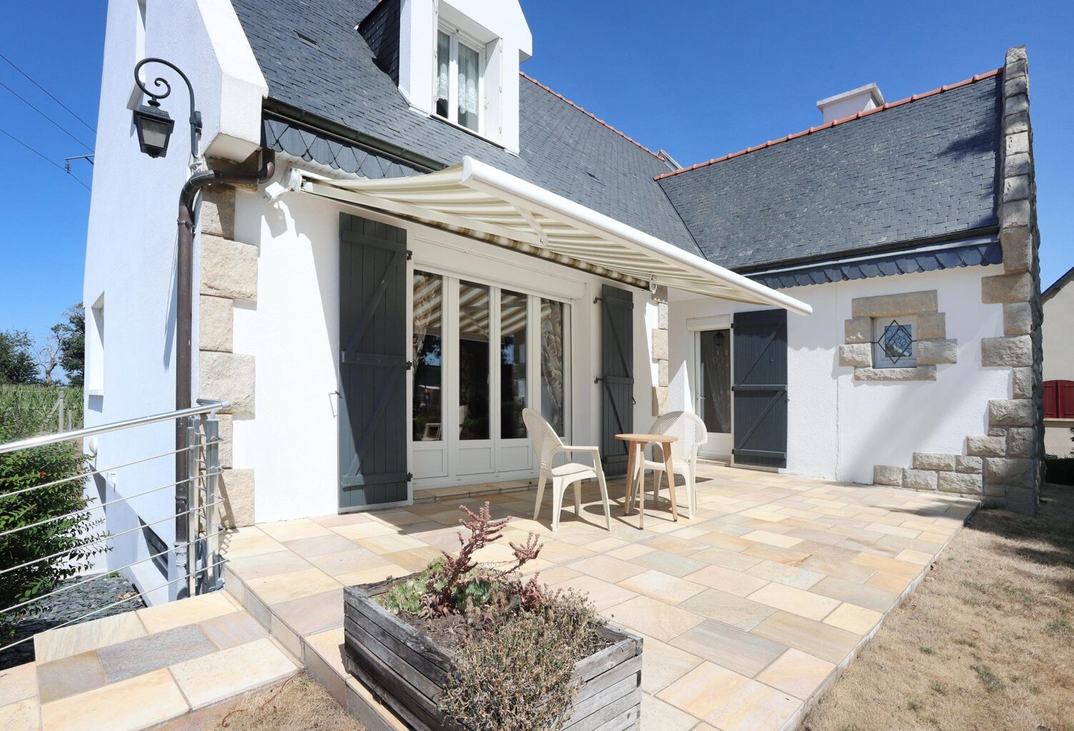 Maison de 150 m² , fort potentiel avec un terrain de 2330 m ² à seulement 10 mn du centre ville de Vitré — photo 1
