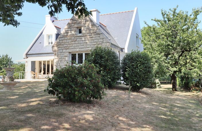 Maison de 150 m² , fort potentiel avec un terrain de 2330 m ² à seulement 10 mn du centre ville de Vitré — photo 2