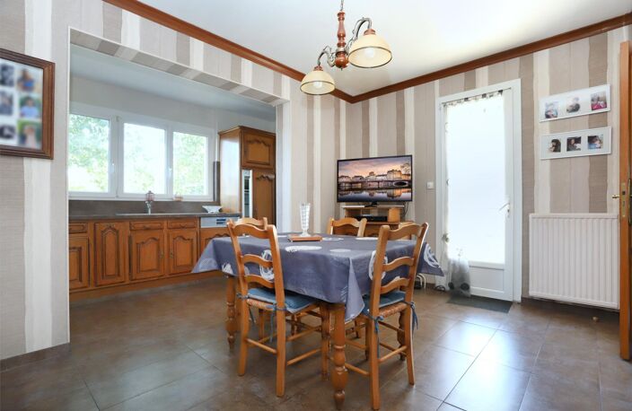 Maison de 150 m² , fort potentiel avec un terrain de 2330 m ² à seulement 10 mn du centre ville de Vitré — photo 3