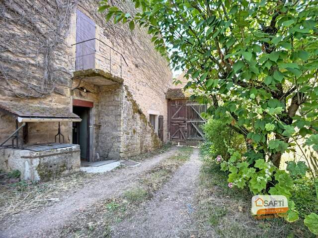 Ancienne auberge du XVIIè siècle avec jardin et dépendances — photo du bien