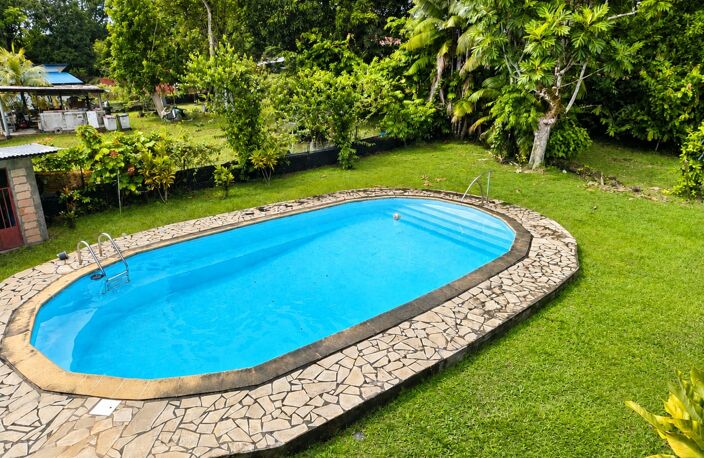 Matoury – Propriété sur 2 niveaux avec piscine sur près de 1,5 hectare — photo 2