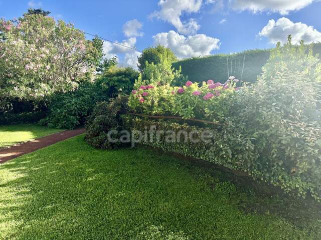 AUDENGE (33)-maison 210m² dont 71m² de dépendance -Plain pied-calme-proche collège-panneaux solaires- — photo du bien