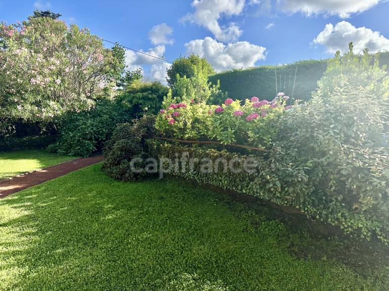 AUDENGE (33)-maison 210m² dont 71m² de dépendance -Plain pied-calme-proche collège-panneaux solaires- — photo 1
