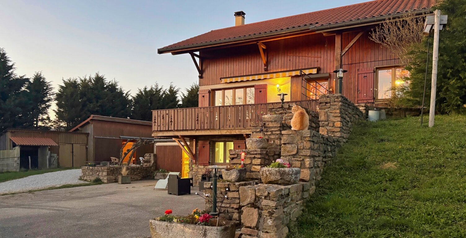 À 10 min de Mornant – Une propriété aux multiples possibilités sur 5 000 m² avec 260 m² de dépendances — photo 1