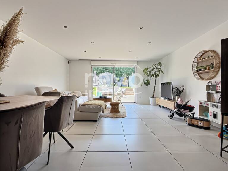 Duplex — photo 1