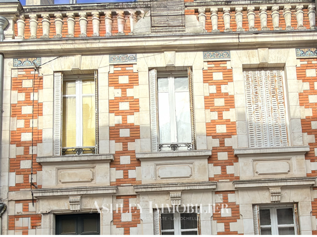 À VENDRE - MAISON DE CARACTÈRE À RAFRAICHIR - LA ROCHELLE - — photo du bien
