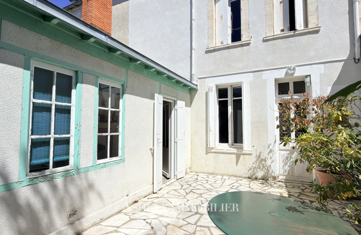À VENDRE - MAISON DE CARACTÈRE À RAFRAICHIR - LA ROCHELLE - — photo 4