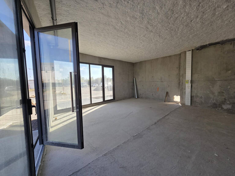A VENDRE LOCAL COMMERCIAL NEUF — photo 1