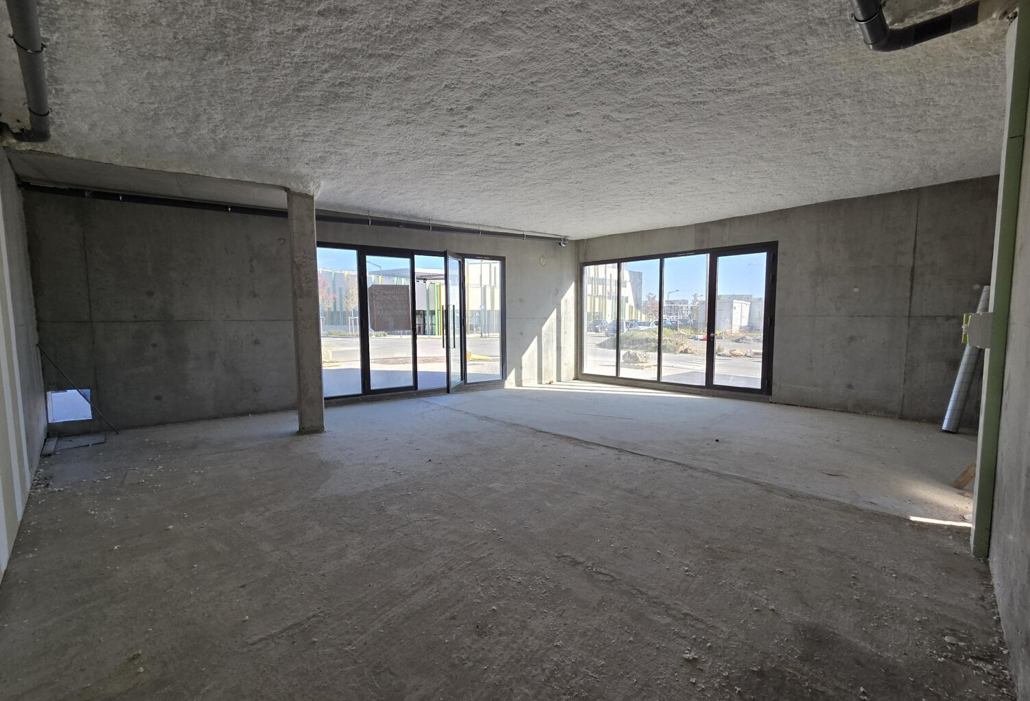 LOCAL COMMERCIAL A VENDRE proche ANGERS — photo 1