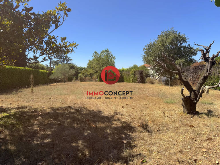 Terrain constructible de 665 m² — photo 1