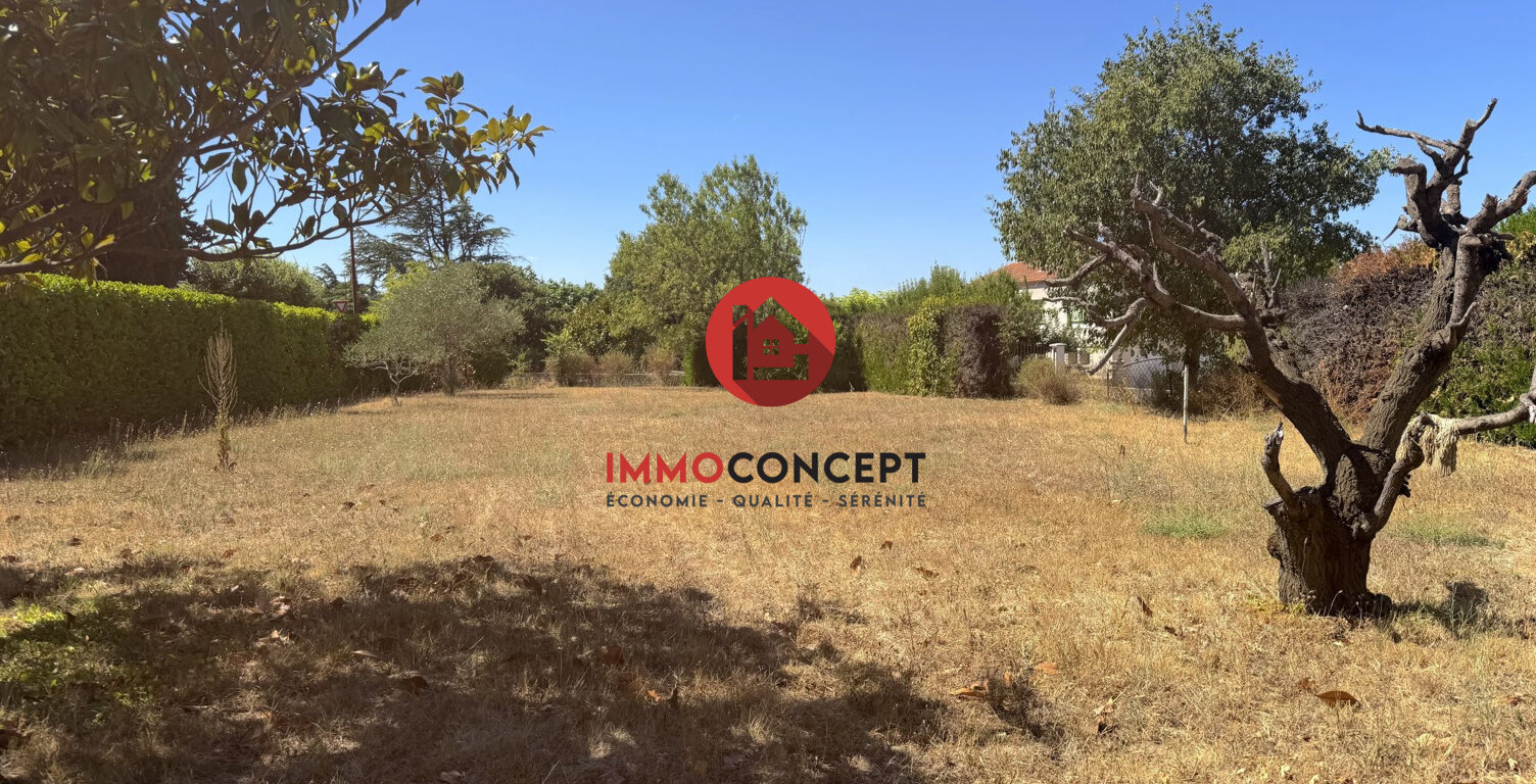 Terrain constructible de 665 m² — photo 1