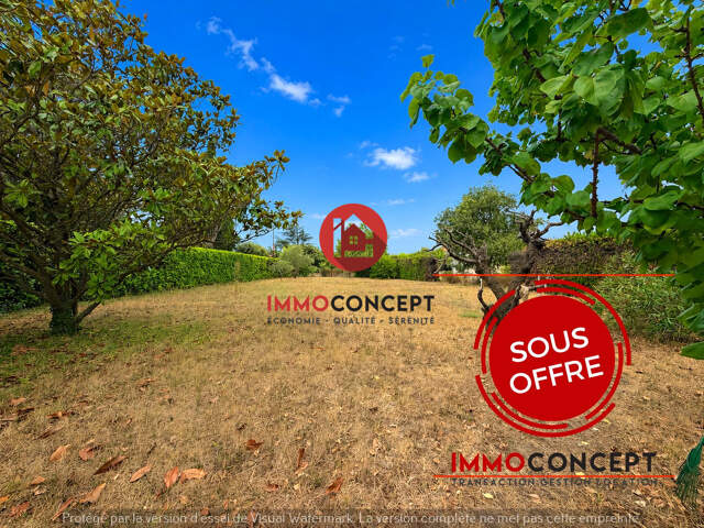Terrain constructible de 665 m² — photo du bien