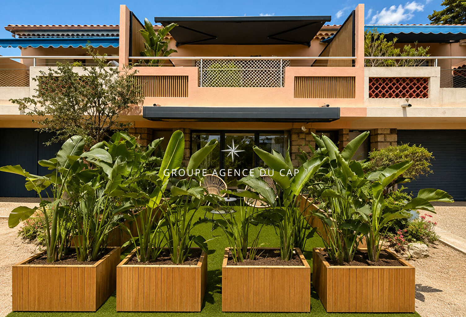MAZET 2 CHAMBRES TERRASSE APERCU MER  CENTRE ET PLAGE A PIED DES ISSAMBRES — photo 1