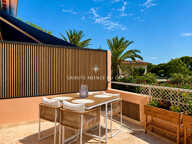 MAZET 2 CHAMBRES TERRASSE APERCU MER  CENTRE ET PLAGE A PIED DES ISSAMBRES — photo 2
