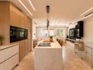 MAZET 2 CHAMBRES TERRASSE APERCU MER  CENTRE ET PLAGE A PIED DES ISSAMBRES — photo 4